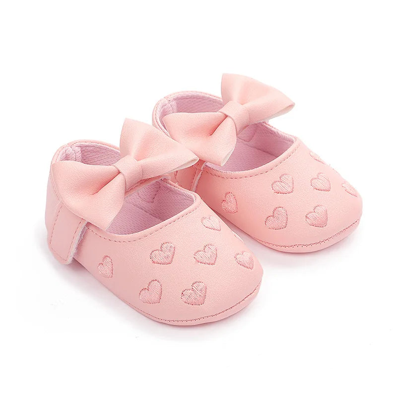 Sapatinho de Bebê Laços de Coração
