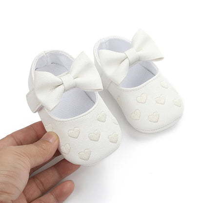 Sapatinho de Bebê Laços de Coração