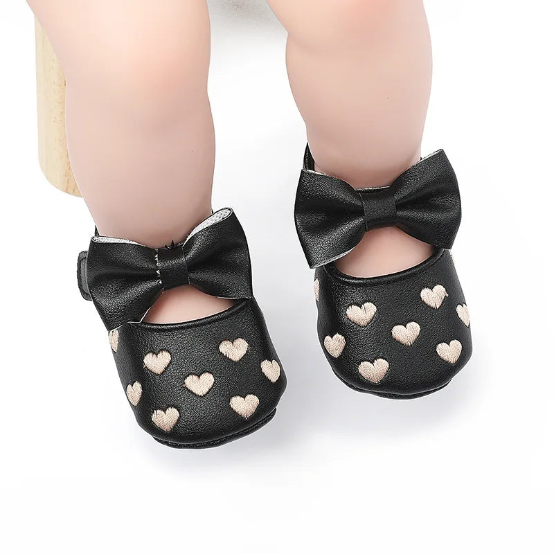 Sapatinho de Bebê Laços de Coração