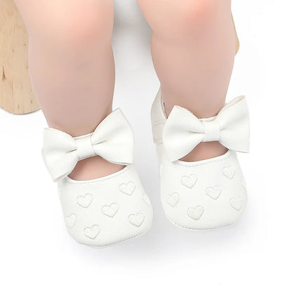 Sapatinho de Bebê Laços de Coração